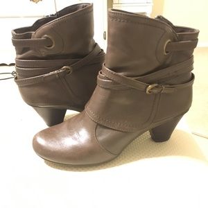 Baretraps Rawnie Ankle Boots
